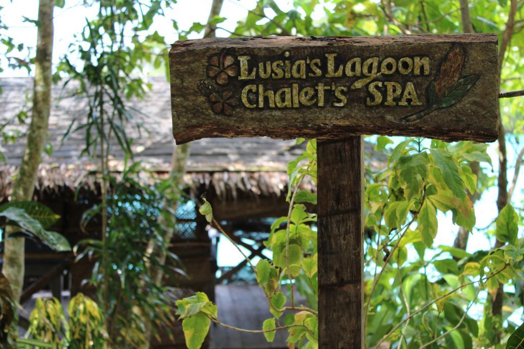 Lusia'S Lagoon Chalets Salelologa Exteriér fotografie