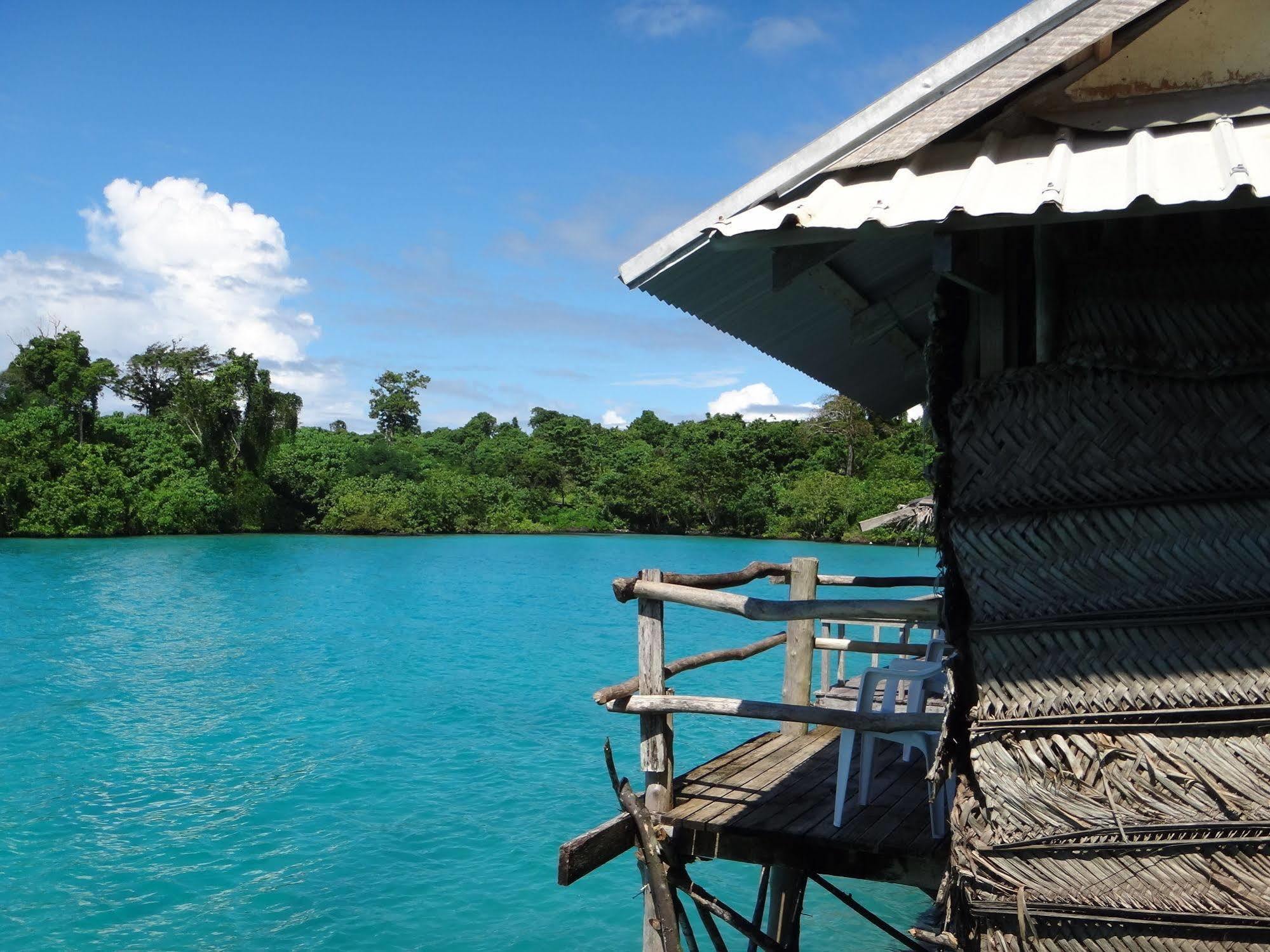 Lusia'S Lagoon Chalets Salelologa Exteriér fotografie