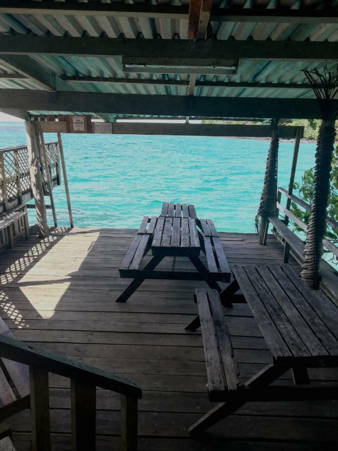 Lusia'S Lagoon Chalets Salelologa Exteriér fotografie